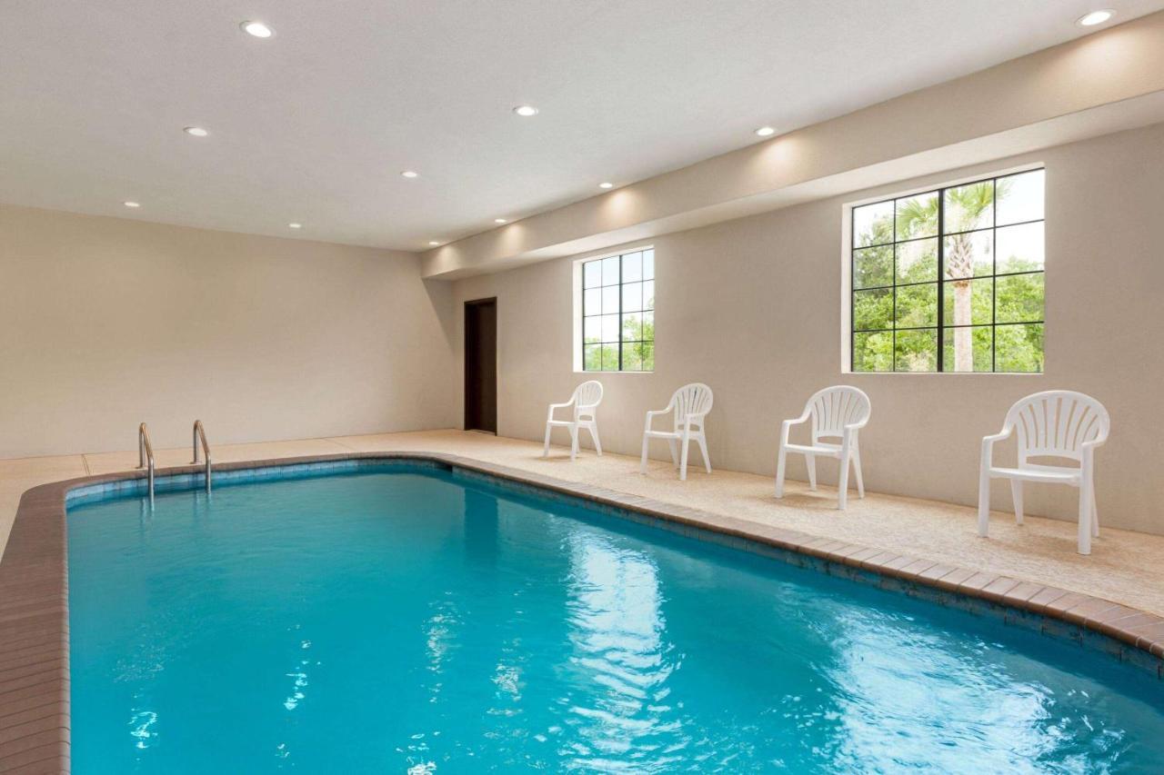 Days Inn & Suites By Wyndham Greater Tomball Eksteriør bilde