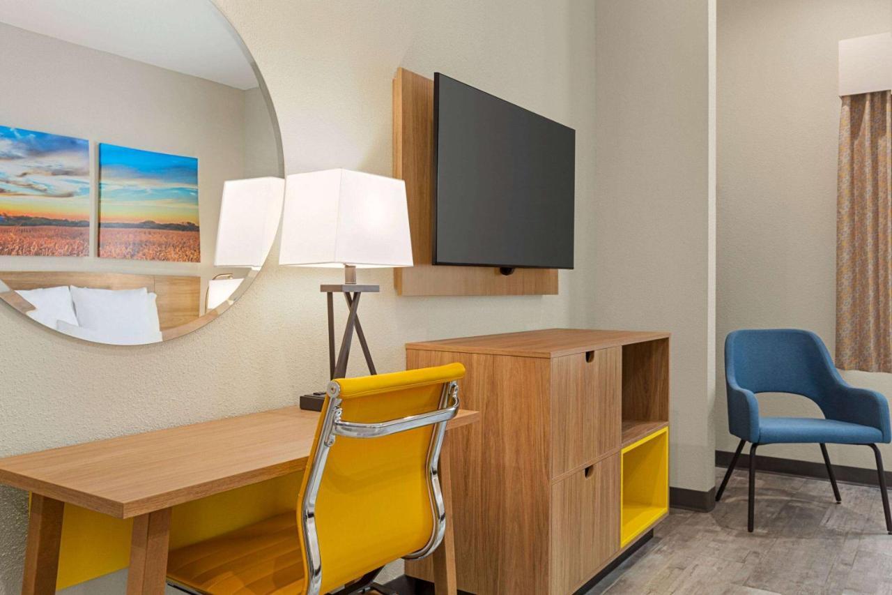 Days Inn & Suites By Wyndham Greater Tomball Eksteriør bilde