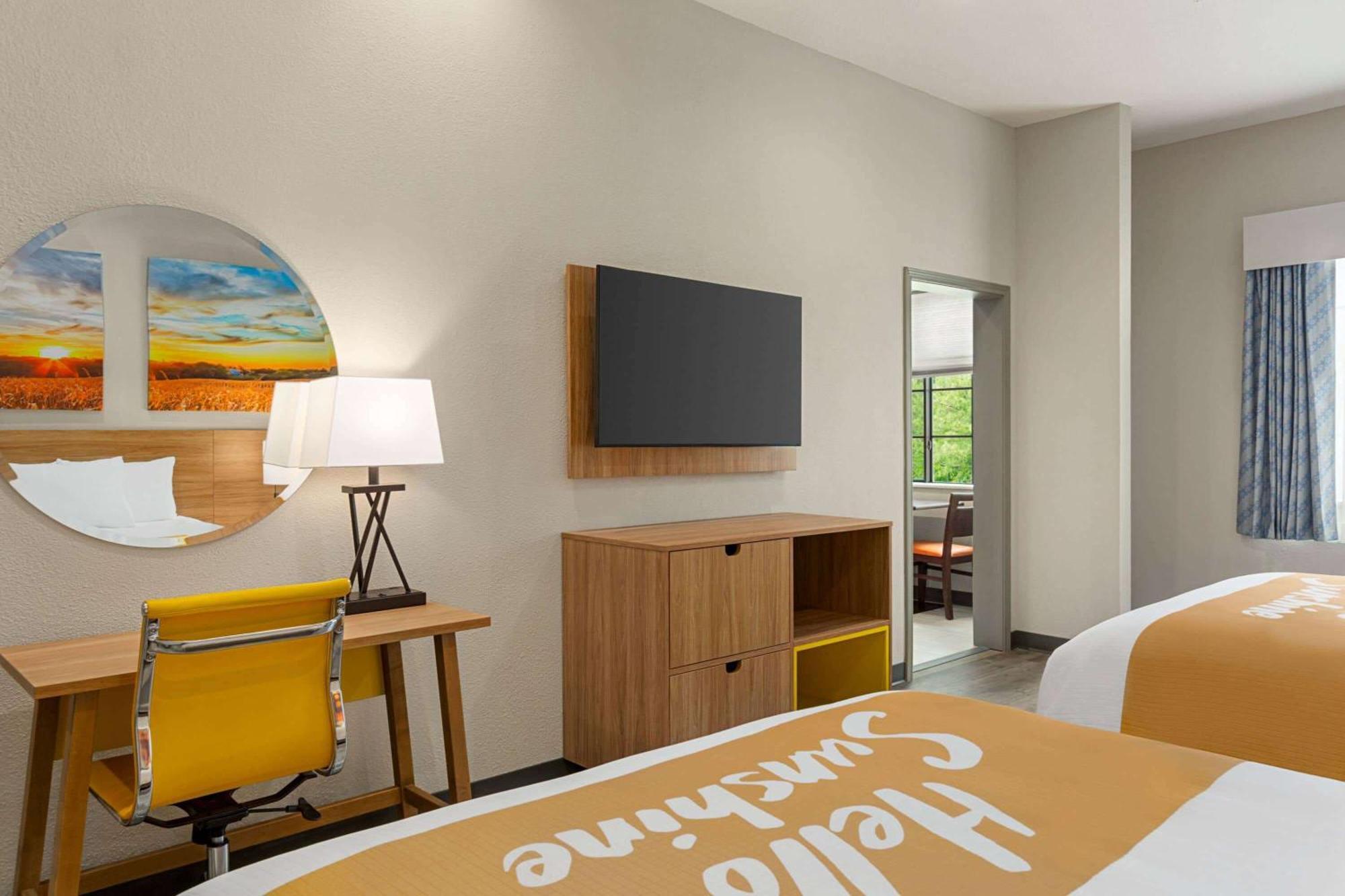 Days Inn & Suites By Wyndham Greater Tomball Eksteriør bilde